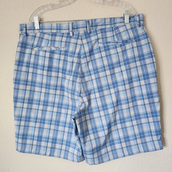 Chaps 78 Men's Plaid Golf Shorts, Size 40 - Picture 2 of 4